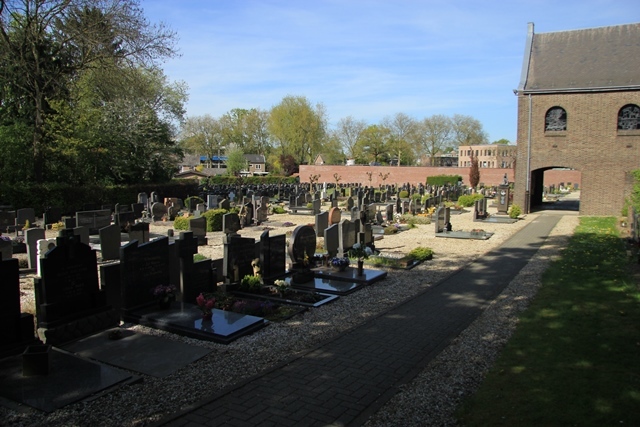 Diverse graven op begraafplaats Rumpen