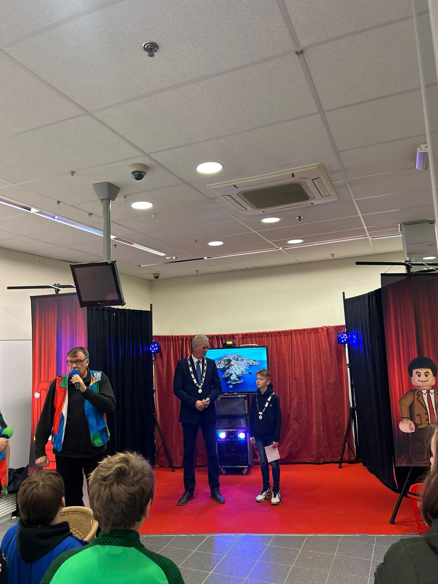 Foto locokinderburgemeester opening Brickwereld