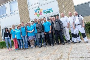 Foto van team Betere Buren, voor hoofdgebouw