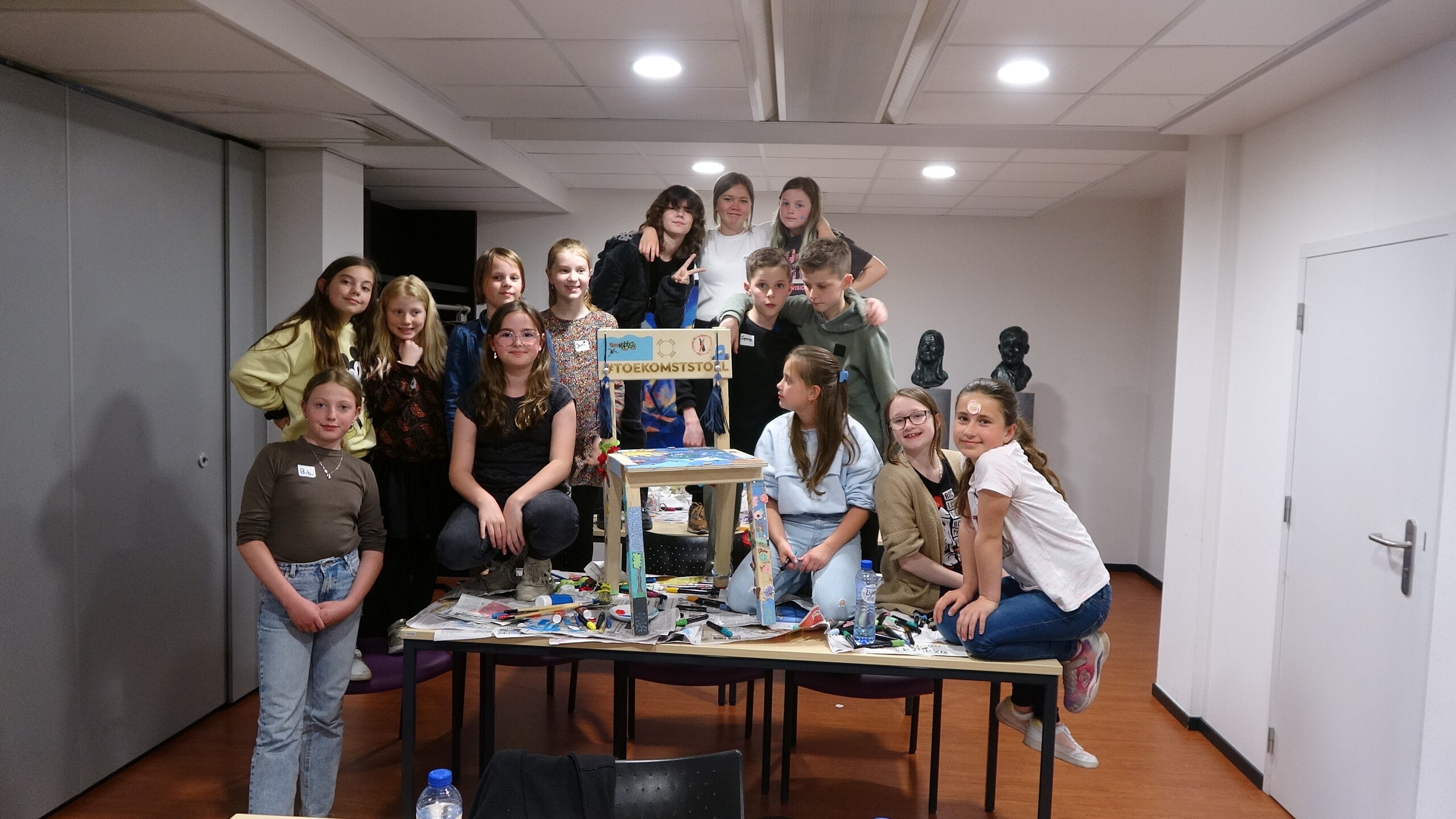 Groepsfoto toekomststtoel-