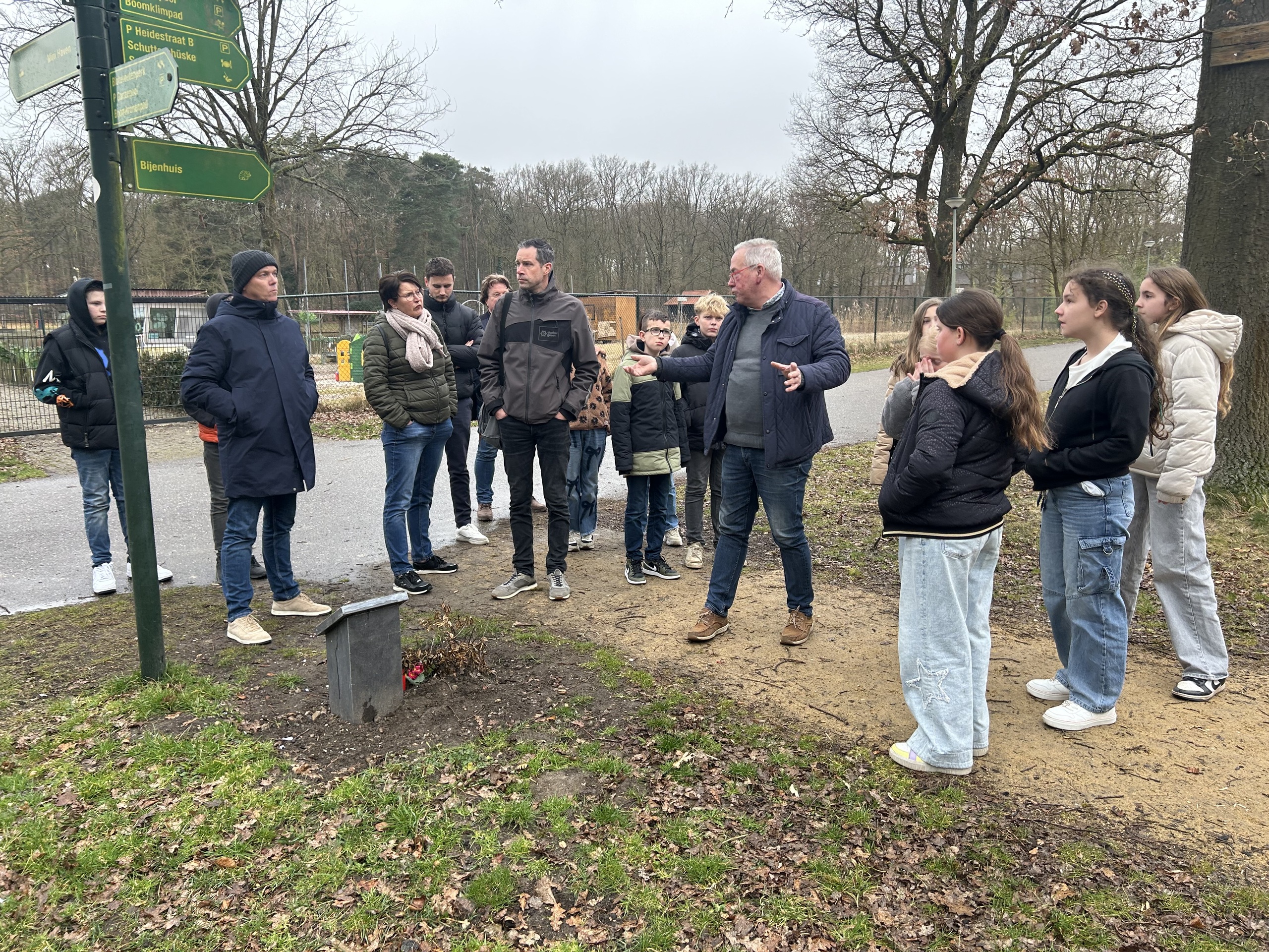 12 maart kindergemeenteraadsvergadering foto buiten (2)