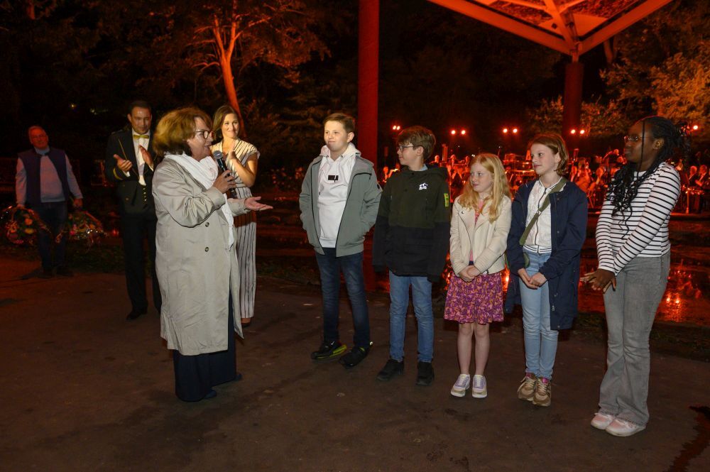 80JaarBevrijding (7) groepsfoto + burgemeester