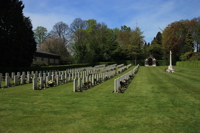 Diverse graven op de British Cemetry in Brunssum