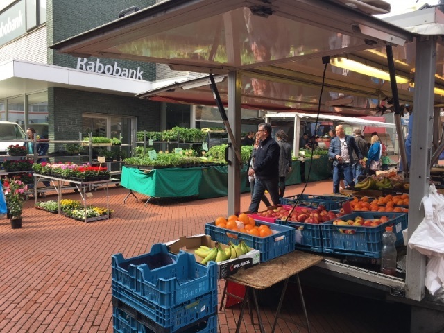 Sfeerimpressie van de weekmarkt